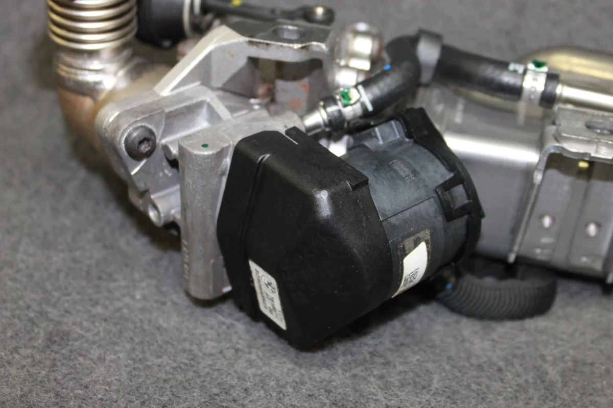 BMW EGR Koeler 11717822350 image 4
