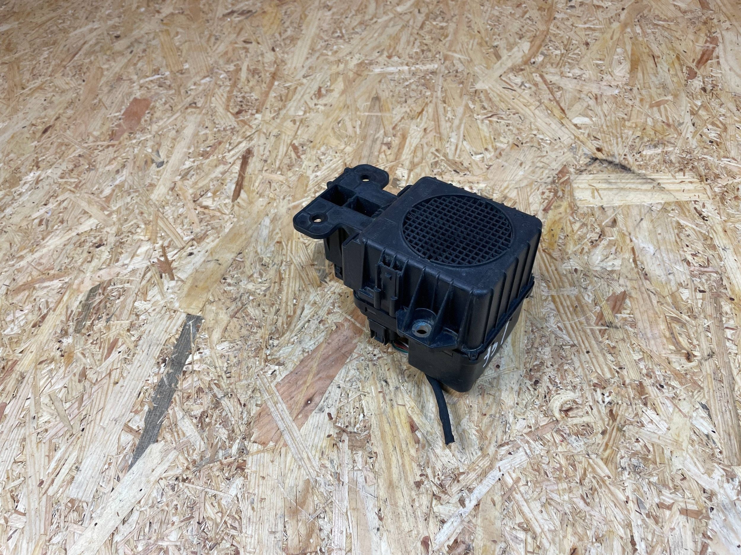 Engine Noise Generator Renault Zoe 256A85771R Used image 4