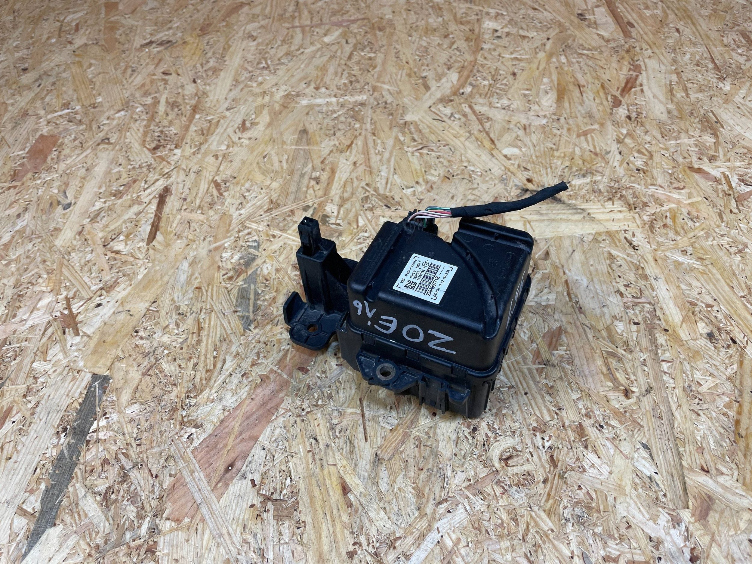 Engine Noise Generator Renault Zoe 256A85771R Used image 7