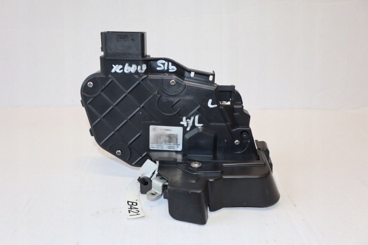 VOLVO V70 III vasen takalukko taka 31253659