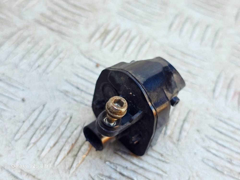 Éclairage de poignée porte avant gauche BMW 7946663 image 4
