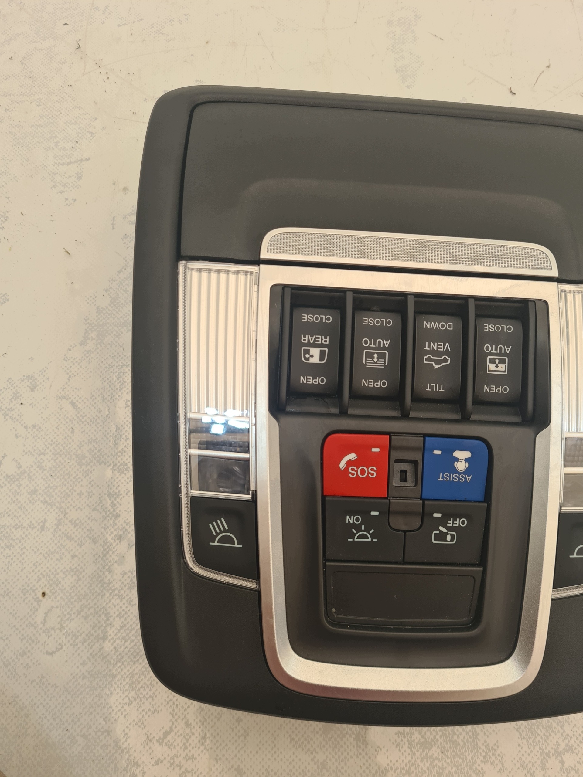 Dodge RAM V Lampe Habitacle 6EJ991X7AF image 3