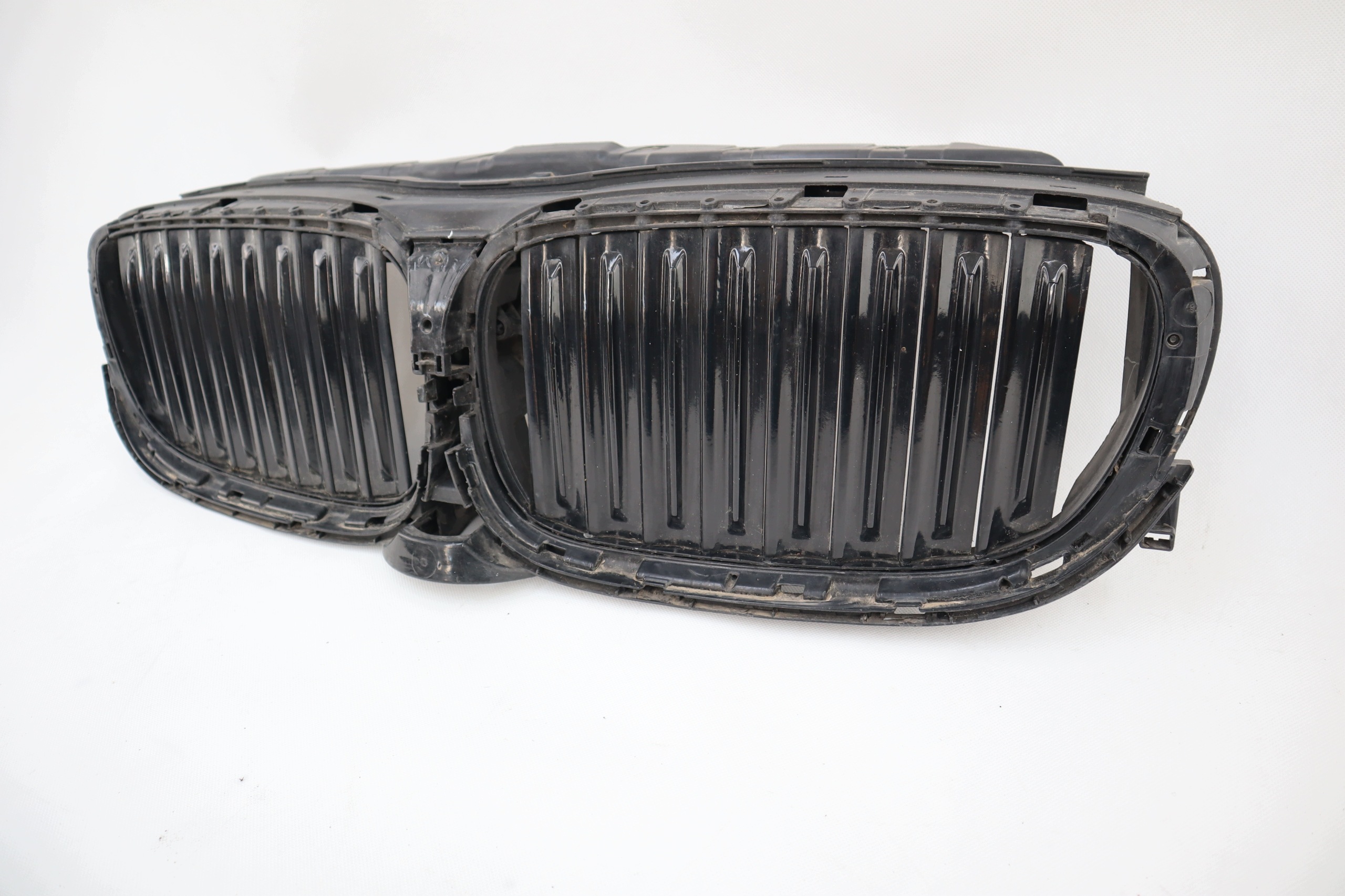 Calandre stores moteur BMW 7 G11 G12 51137497206 origine image 3
