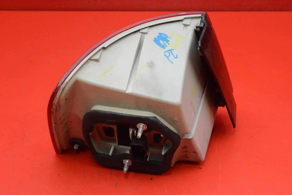 Luz trasera derecha VW Jetta 5 1K5945096G image 3