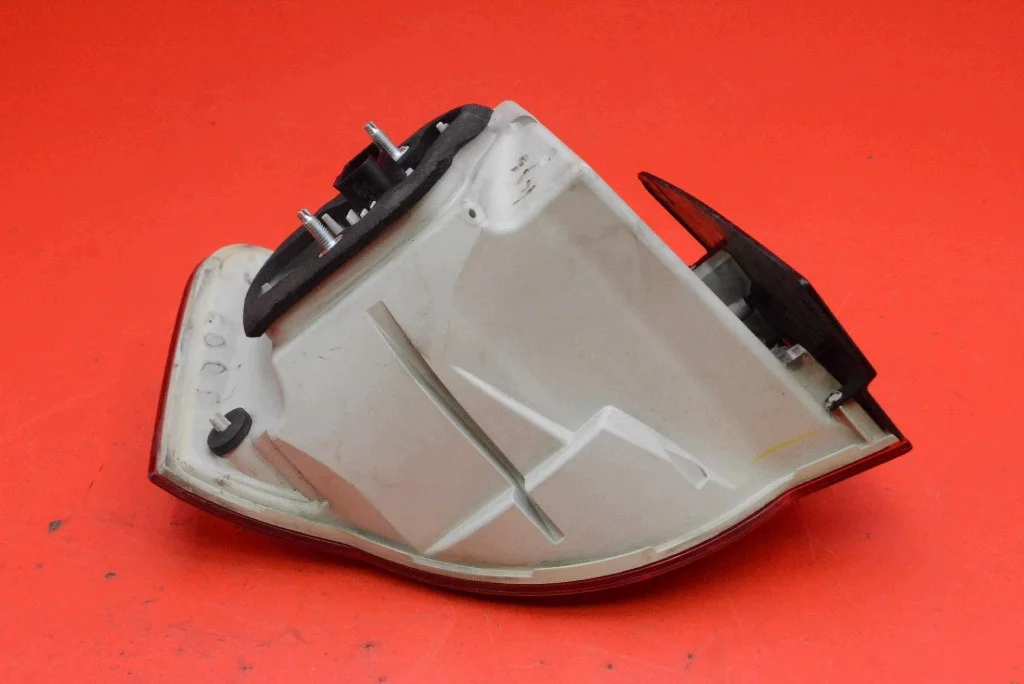 Luz trasera derecha VW Jetta 5 1K5945096G image 4