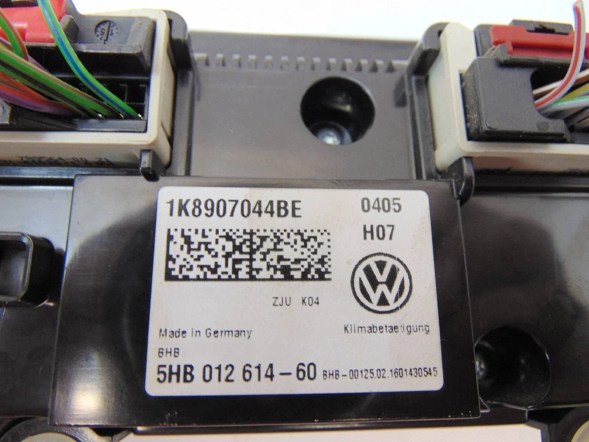 Ilmastointipaneeli VW Tiguan I 1K8907044BE image 4