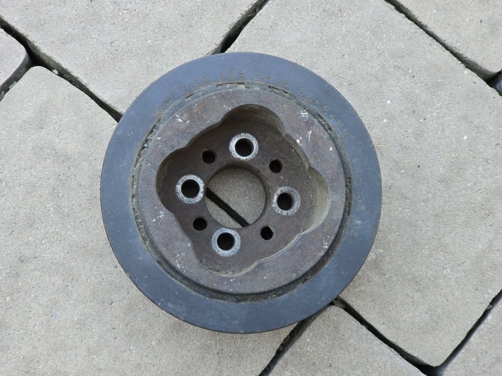 Hihnapyörä akselille AUDI 80 B3 B4 90 S2 B4 100 C4 A6 C4 050105243A