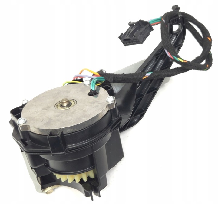 Vasen oven vetomoottori VW T7 7T0843459B
