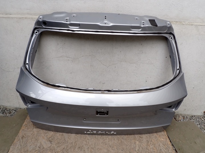Takaluukku SEAT ARONA 6F9 KJ7 2017- 6F9827023C