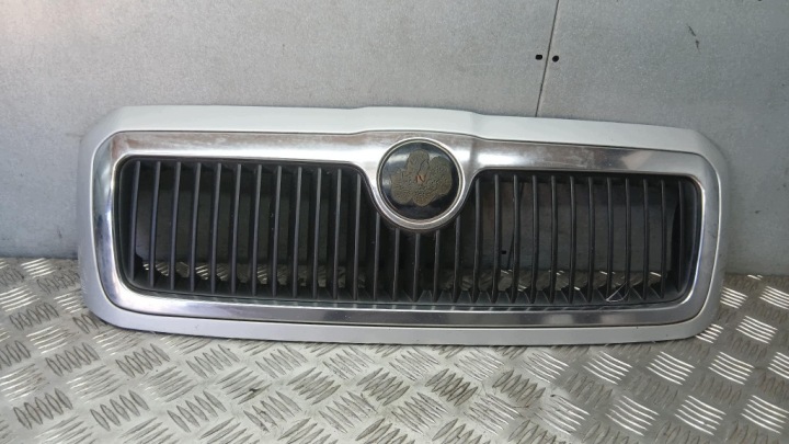 Skoda Octavia I 00-10R farmari etusäleikkö 1U0853651E