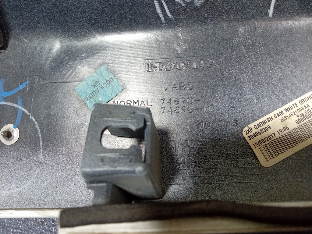 HONDA HR-V II Blende Heckklappe 74890-T7A-00 NH788P image 5