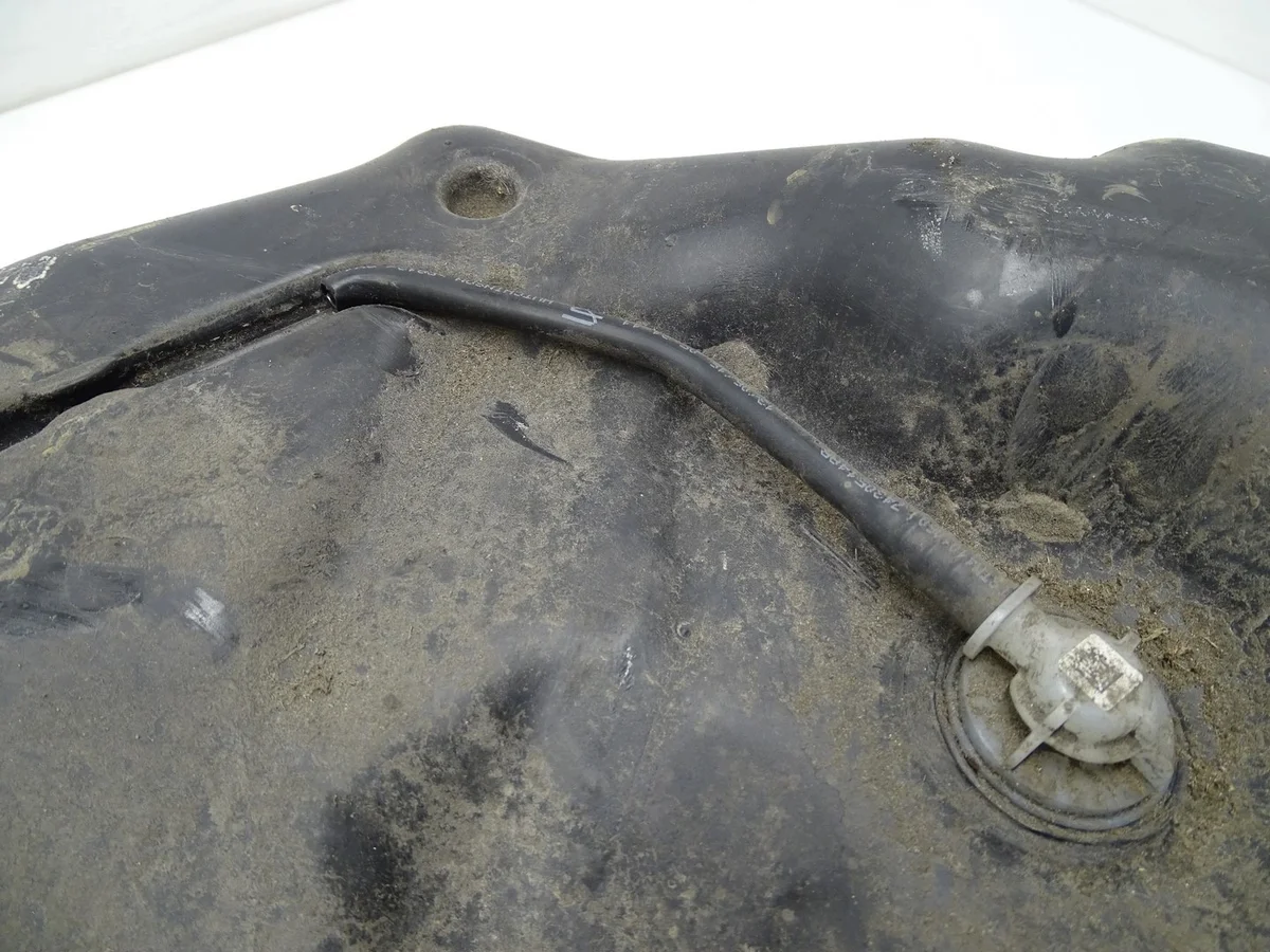 AdBlue tank Audi A6 C7 4G0131877 image 3