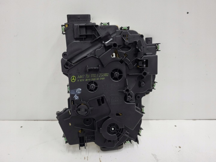 Sivuoven lukko Mercedes Vito W447 A4477301702