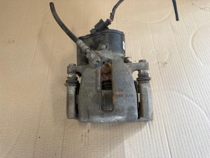 VW PASSAT B6 05- TAKAJARRU TAKA OIKEA SÄHKÖINEN 32332267D