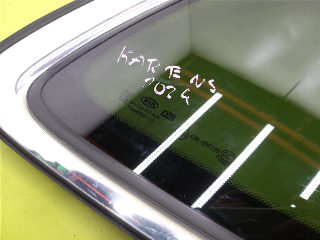 Achterste driehoekruit rechts Kia Carens IV 2013-2019 image 3