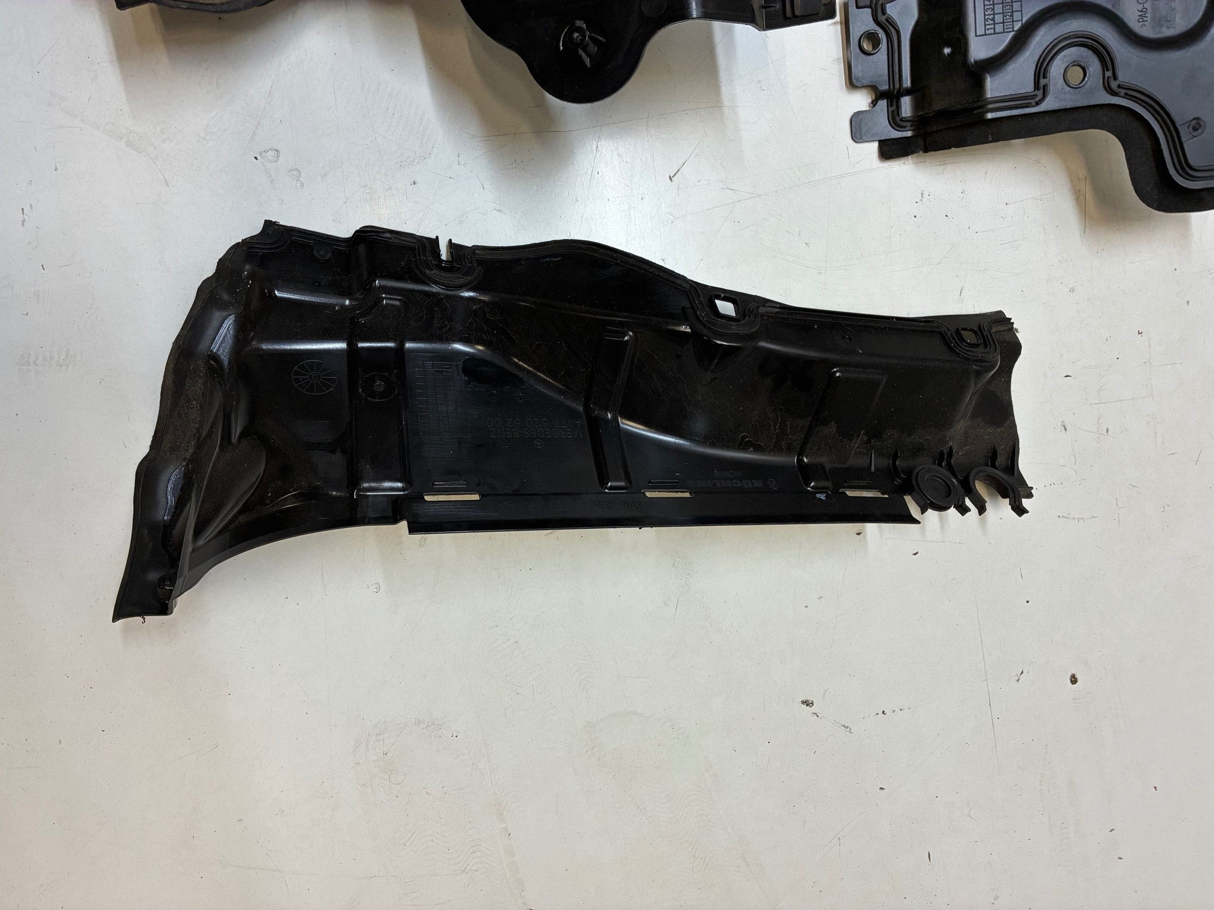 Mercedes W247 A1776206000 paloseinän eriste