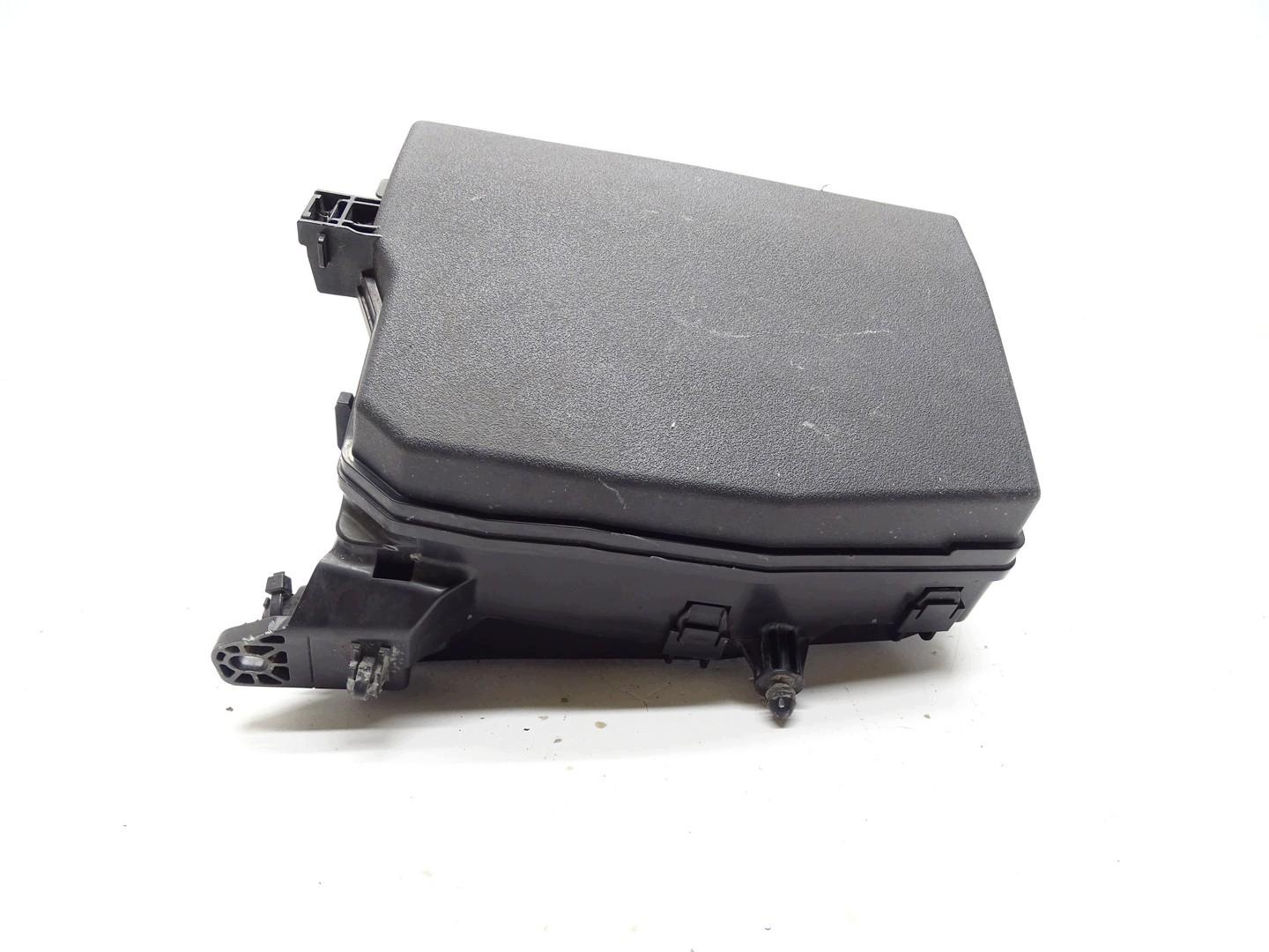 Caja Fusibles Toyota Auris II 82662-02410 image 2