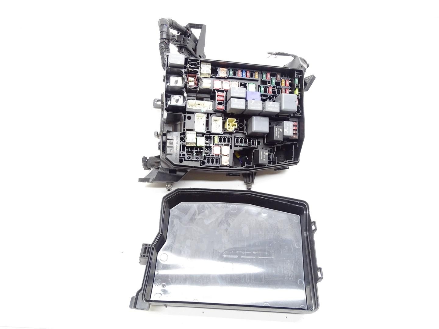 Caja Fusibles Toyota Auris II 82662-02410 image 5