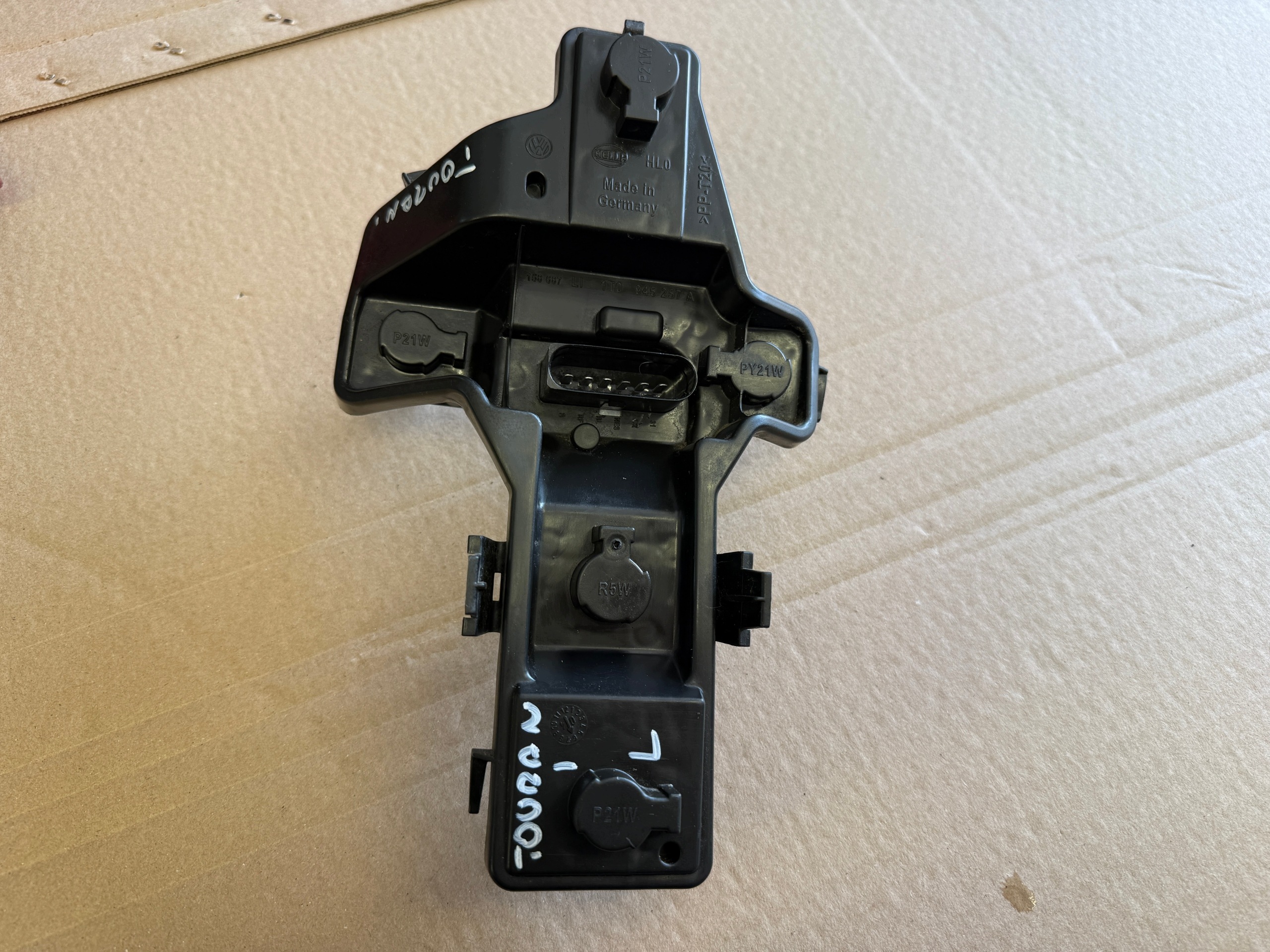 VW Touran I takavalo oikea 1T0945257A