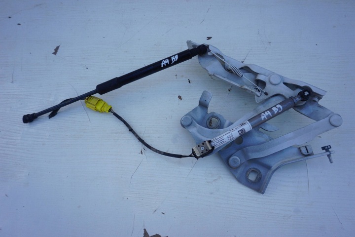 Huv gångjärn patron vänster fram 8W0823823 Audi A4 B9