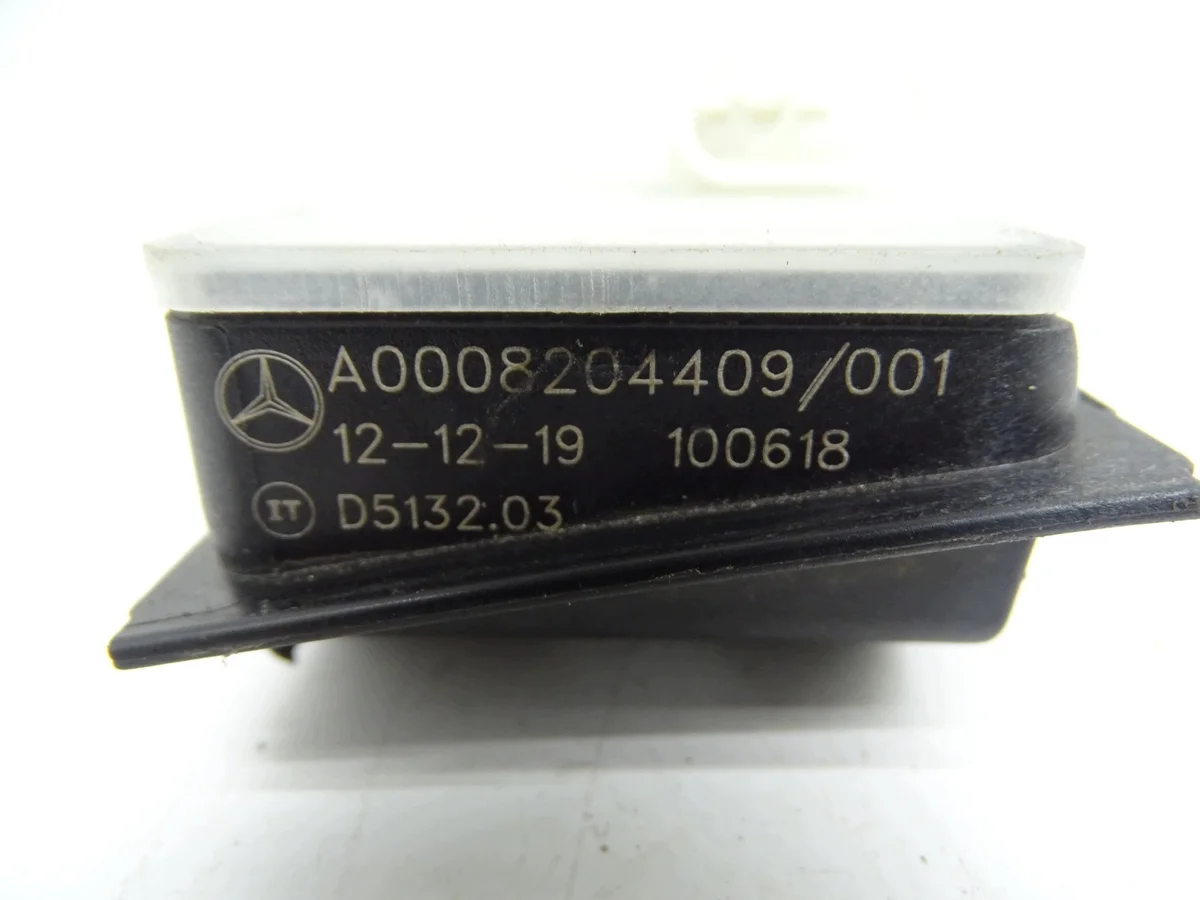 MERCEDES A-KLASA W177 Polttoaineluukun lukitus image 3