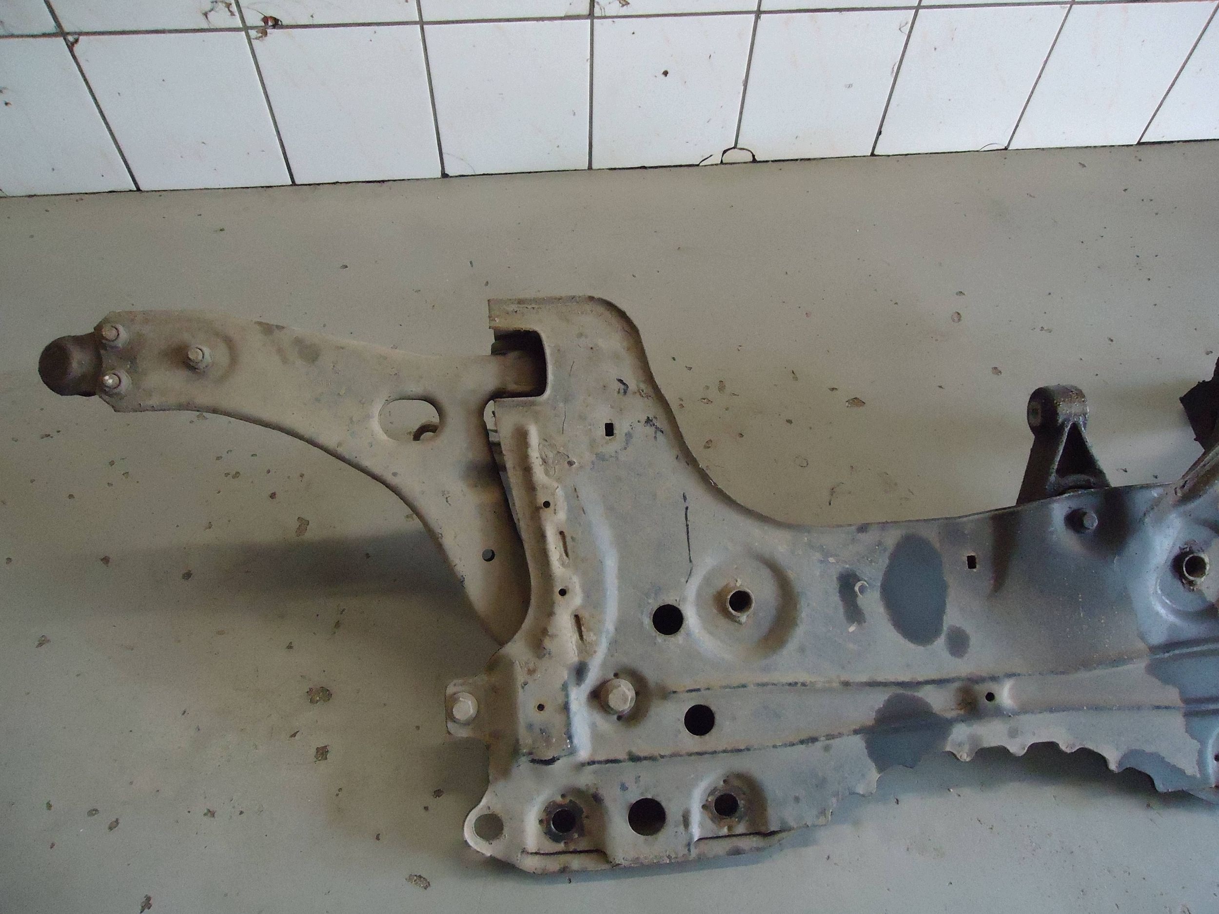 Ford Focus MK1 2003 1.6 Zetec-SE subframe front image 6