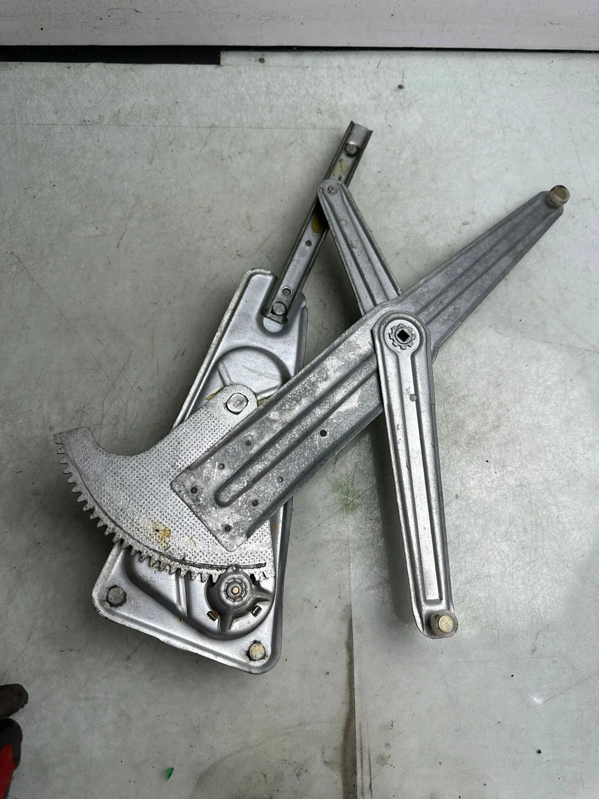 Renault Twingo Front Right Manual Window Regulator image 5