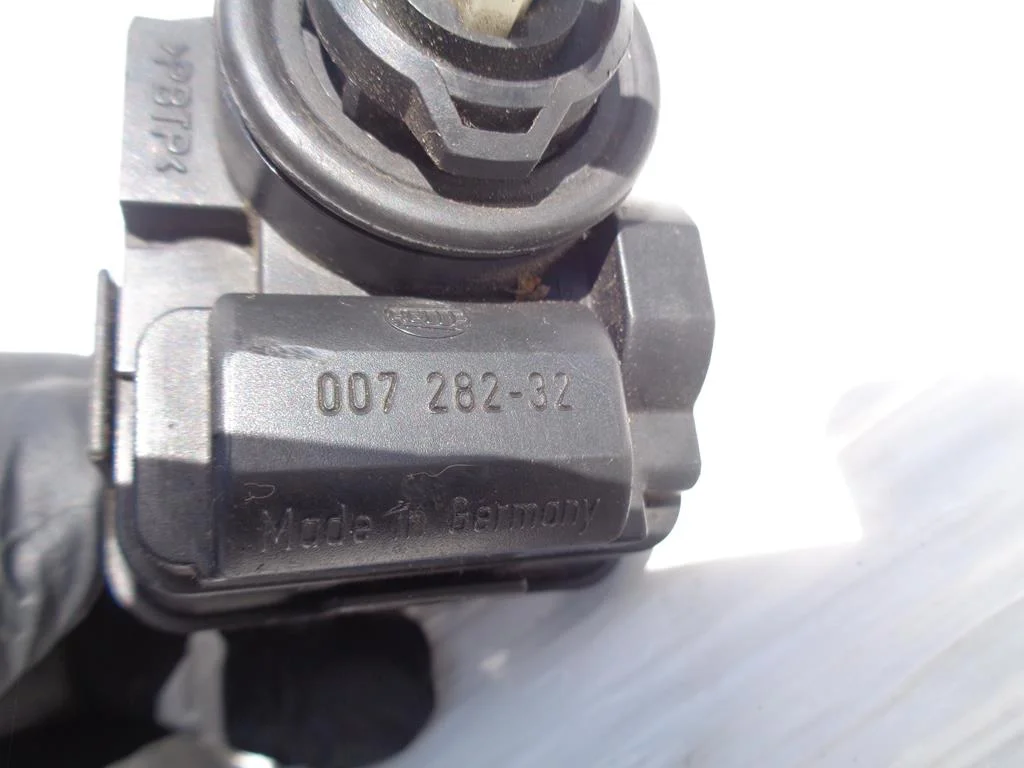 VW Golf III Strålkastarjustering Motor 00728202 image 6