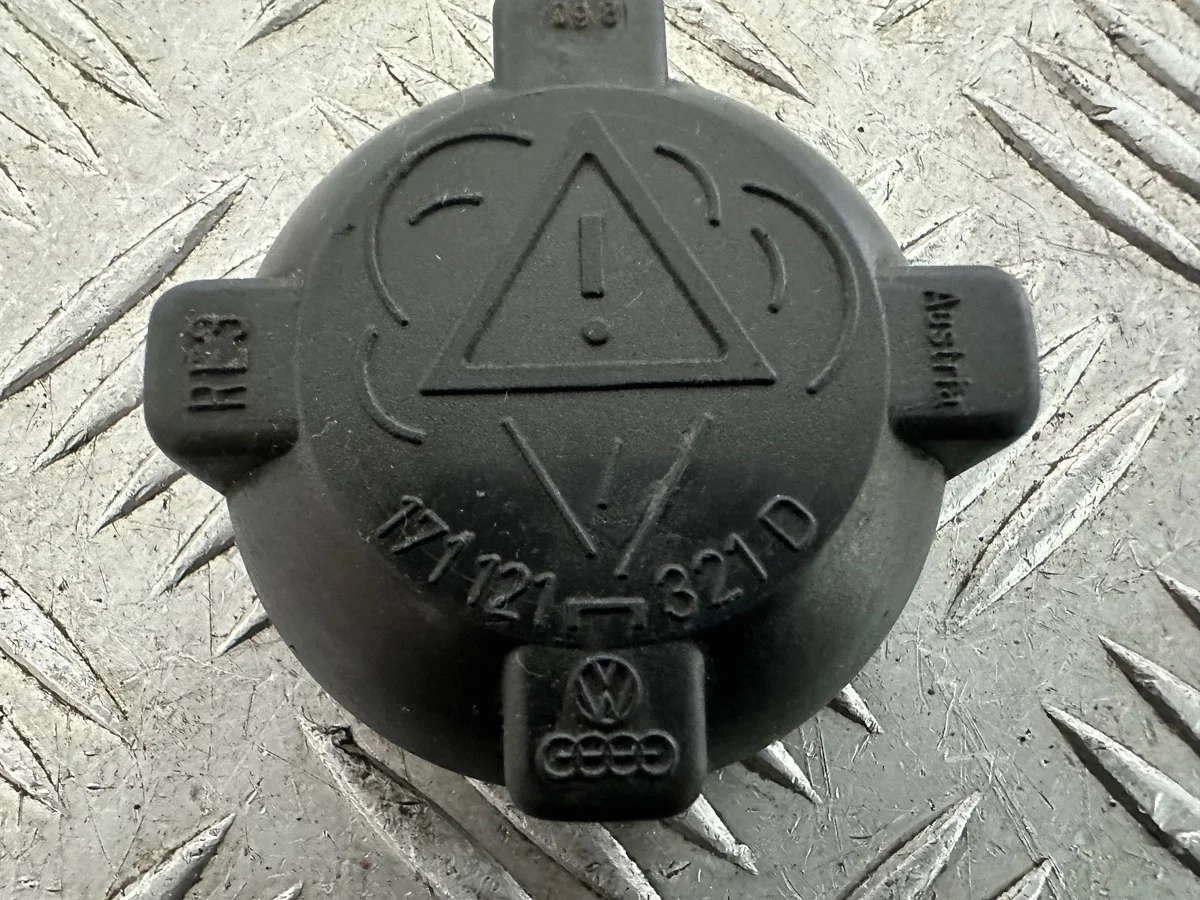 VW Golf II Audi A6 C4 Ausgleichsbehälter Deckel image 5