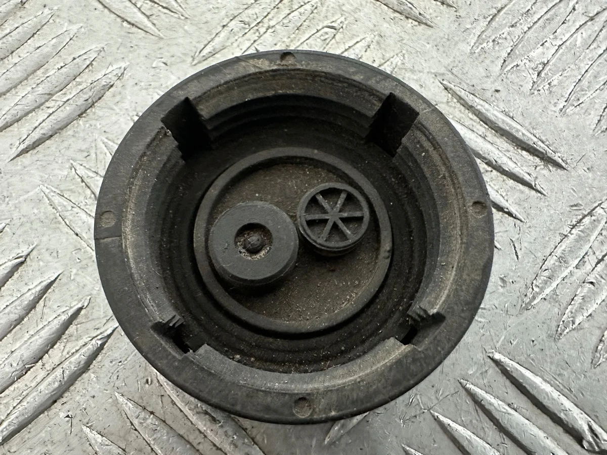 VW Golf II Audi A6 C4 Ausgleichsbehälter Deckel image 7