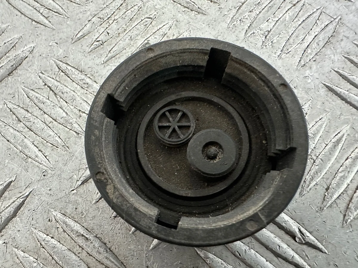 VW Golf II Audi A6 C4 Ausgleichsbehälter Deckel image 8
