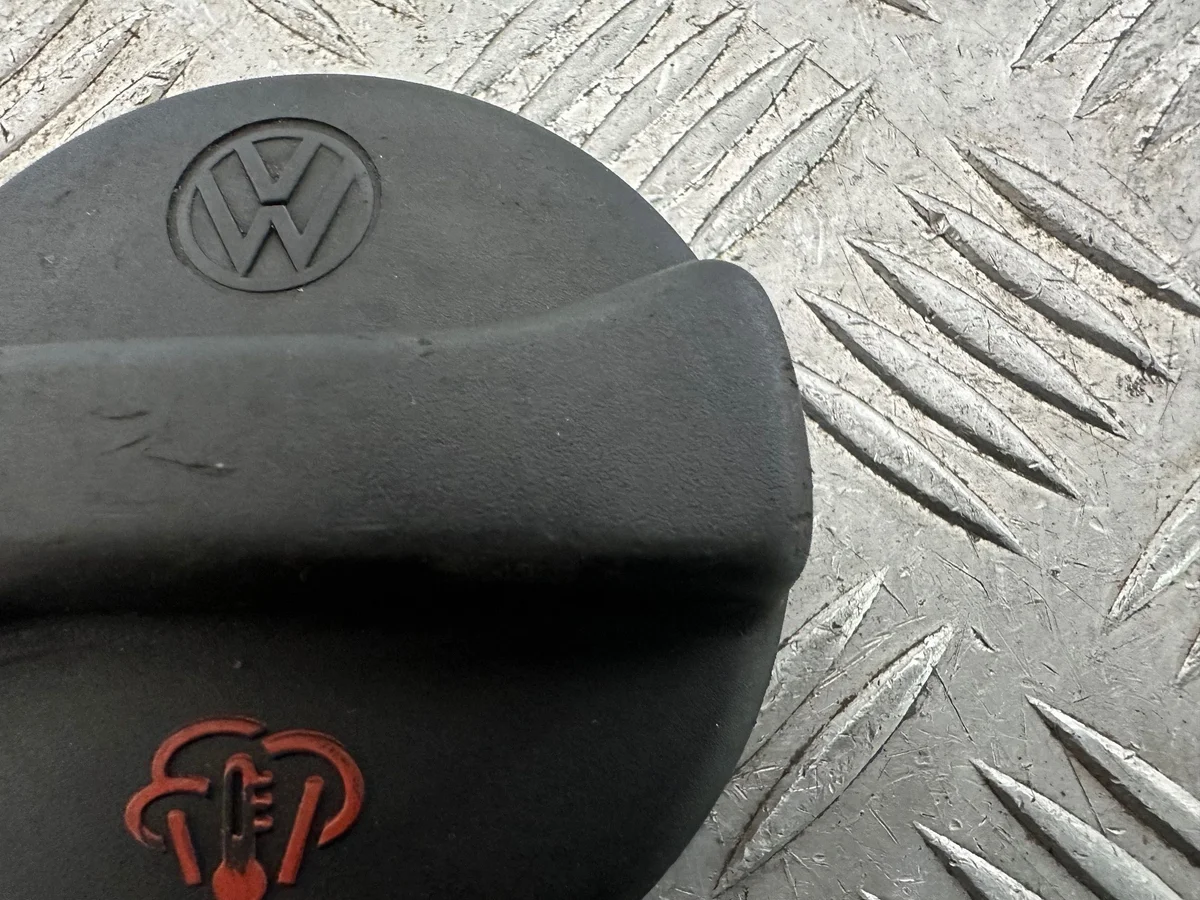 VW Golf III Ausgleichsbehälter Deckel 357121321C image 5