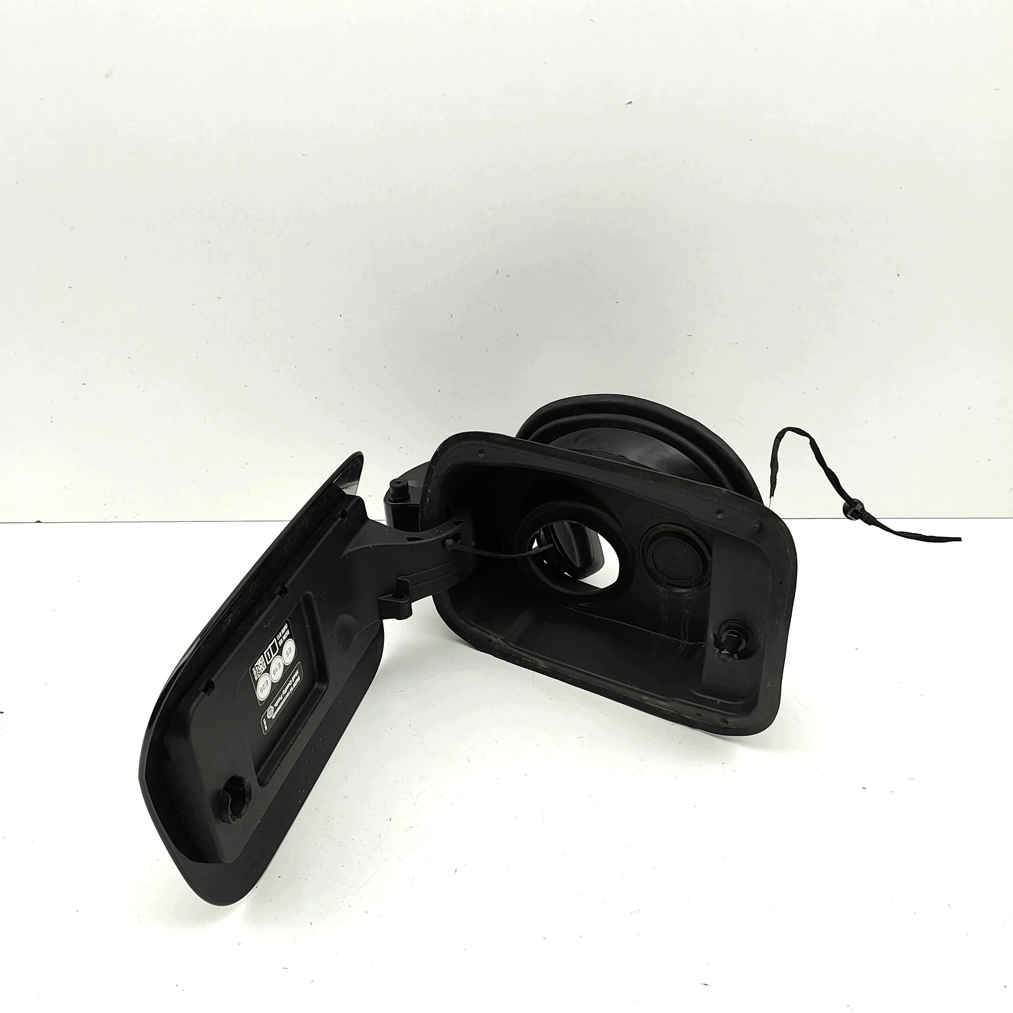 Polttoainetankin luukku BMW 4 Gran Coupe G26