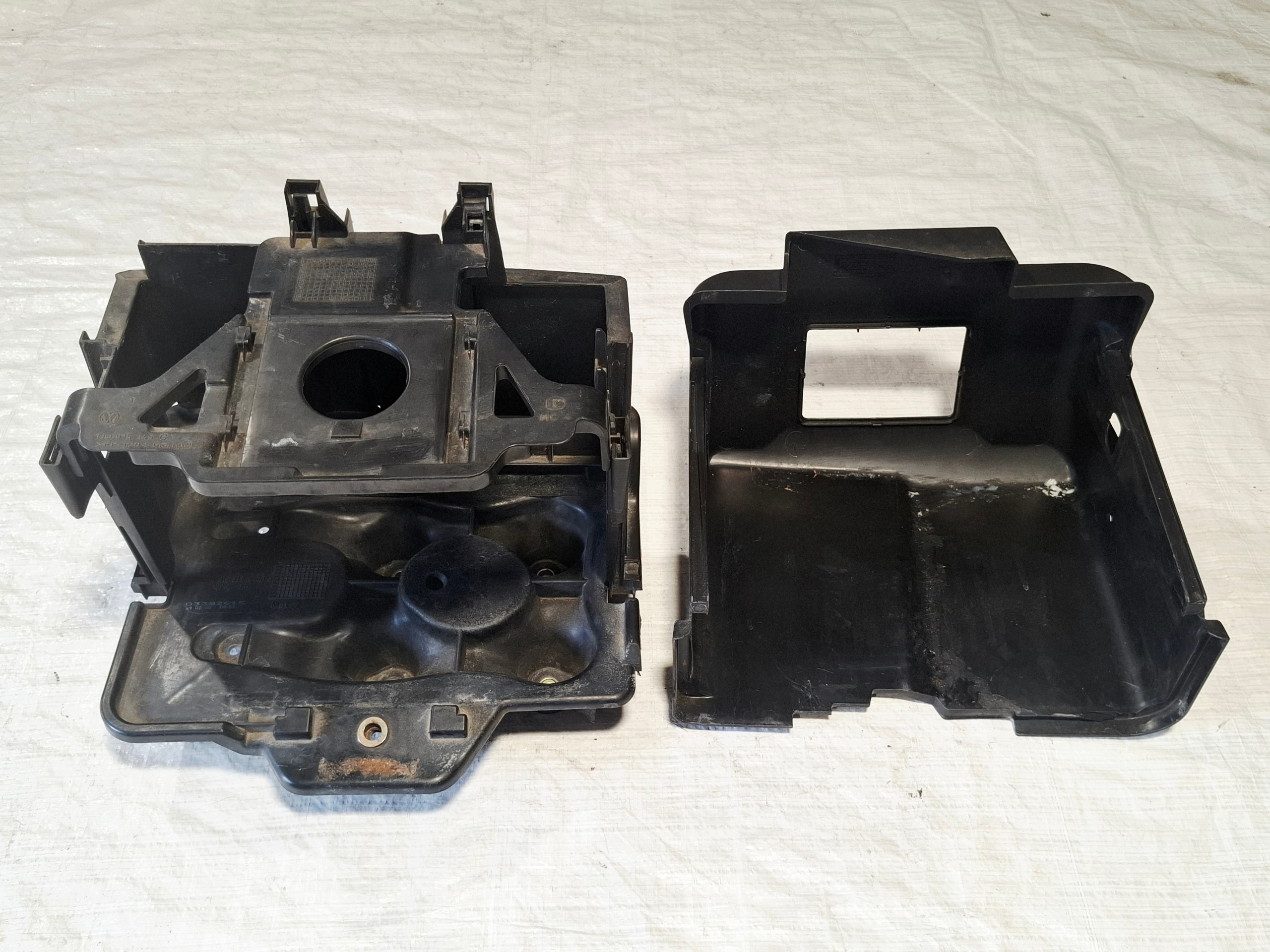 VW GOLF IV AUDI A3 8L Batteriegehäuse 1J0915335A image 3