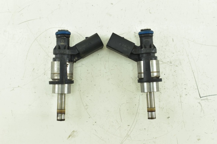 Ruiskutin AUDI A3 8P VW GOLF V OCTAVIA II 2.0 TFSI 06F906036A 0261500020