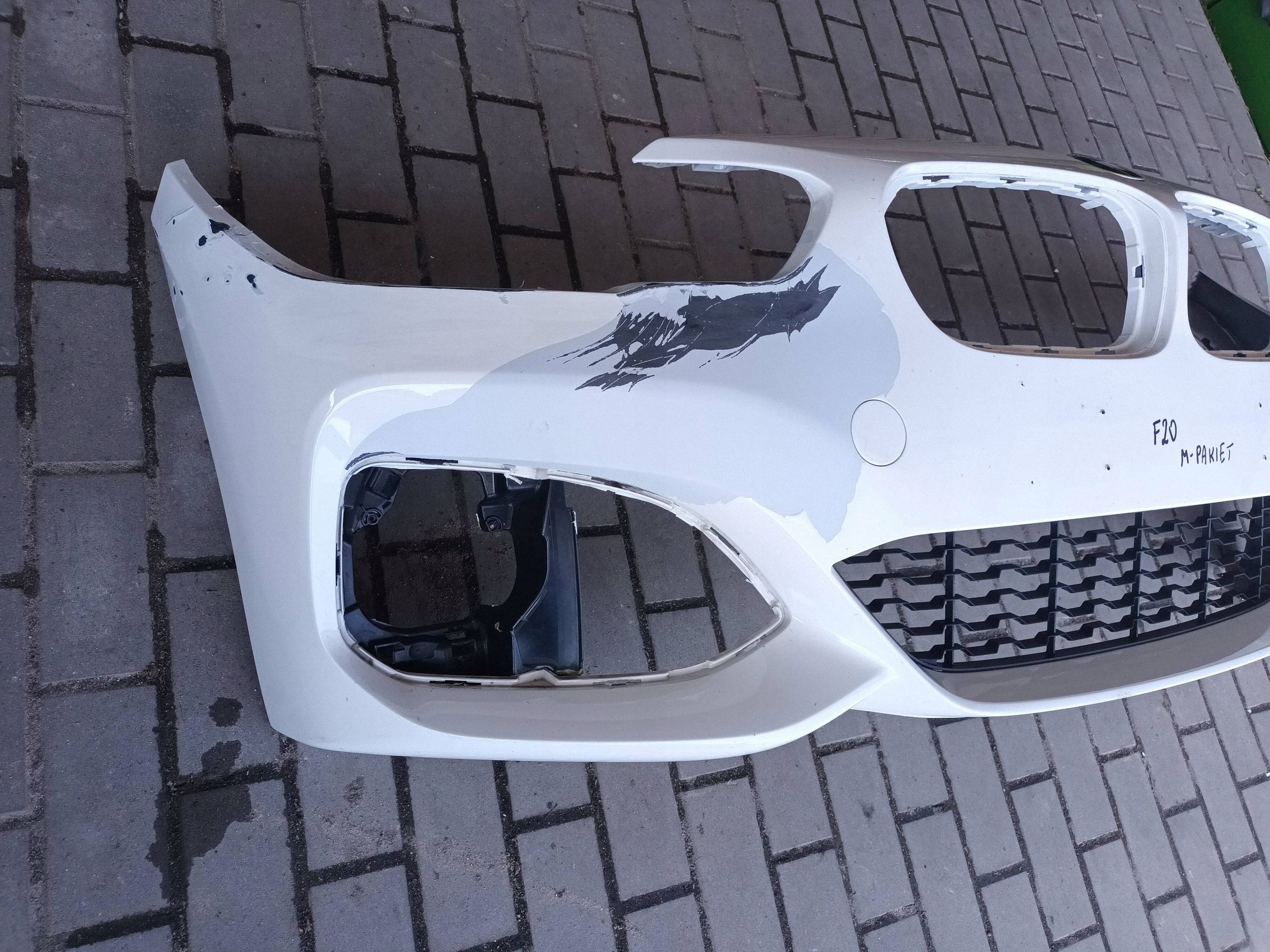 BMW 1 F20 F21 LCI Frontstoßstange M-Paket ohne PDC-Löcher und Scheinwerferreinigungsdüsen image 4