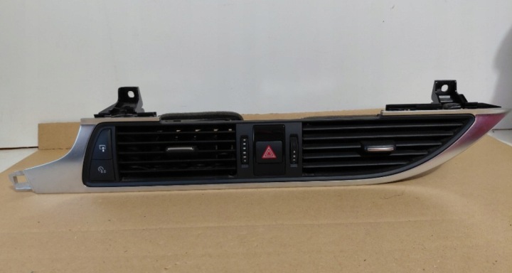 Keskimmäinen ilmanottoaukko Audi OE 4G1820951