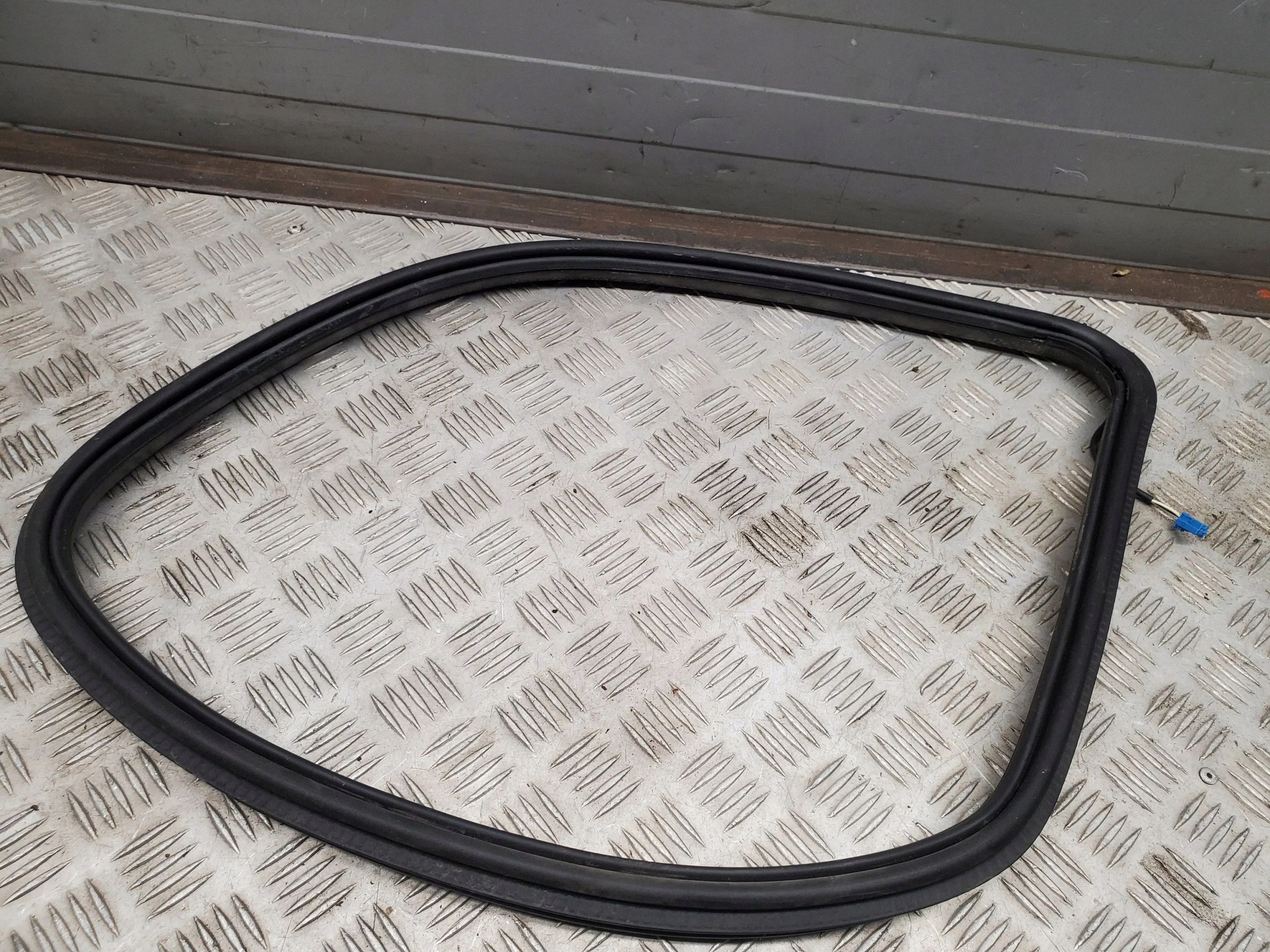 Mercedes GL X166 A1666700239 Heck rechts Seitenscheibenleiste image 3