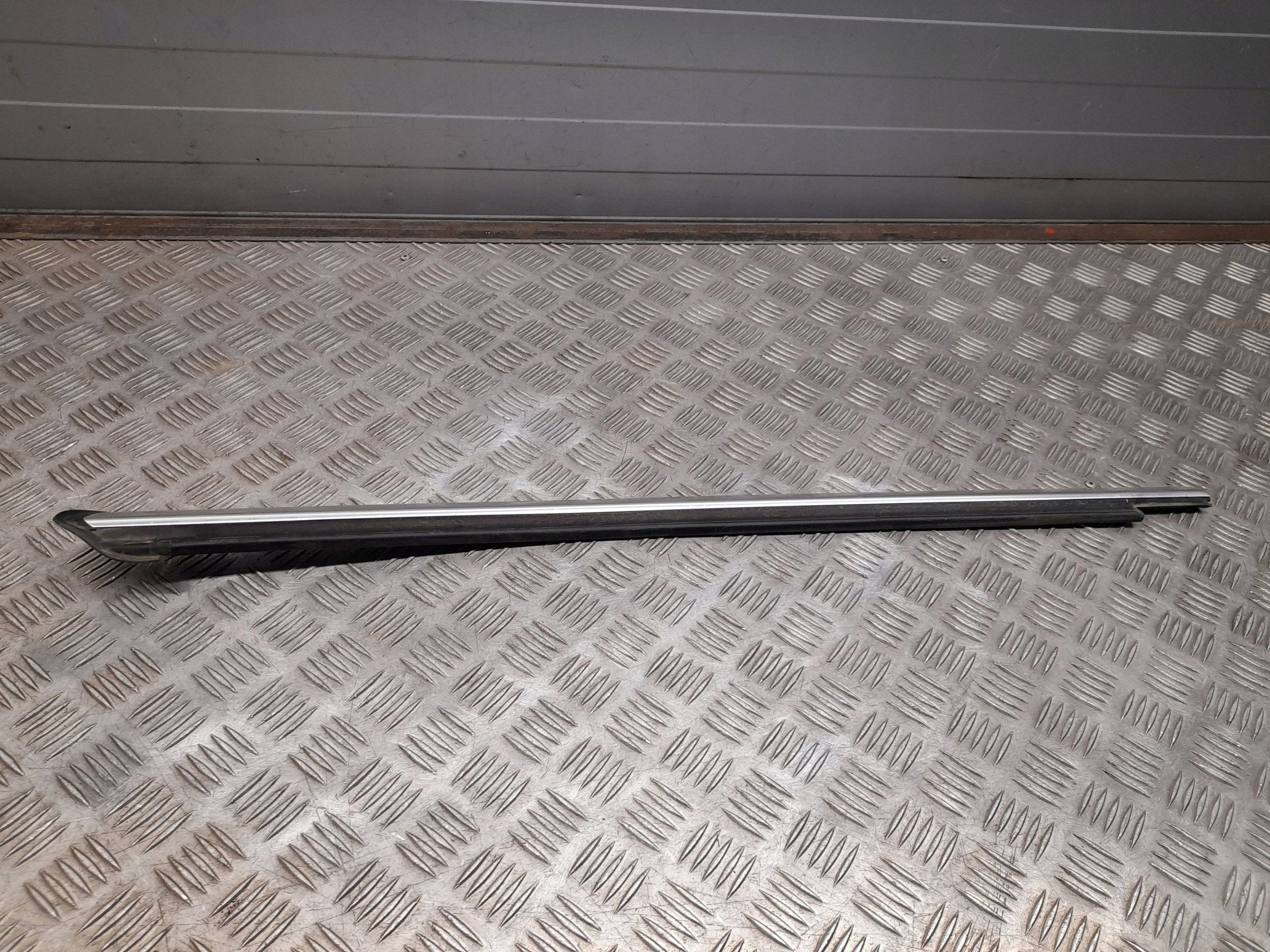 Mercedes GL X166 2013 linke Heckscheibenleiste ATV57969 image 2