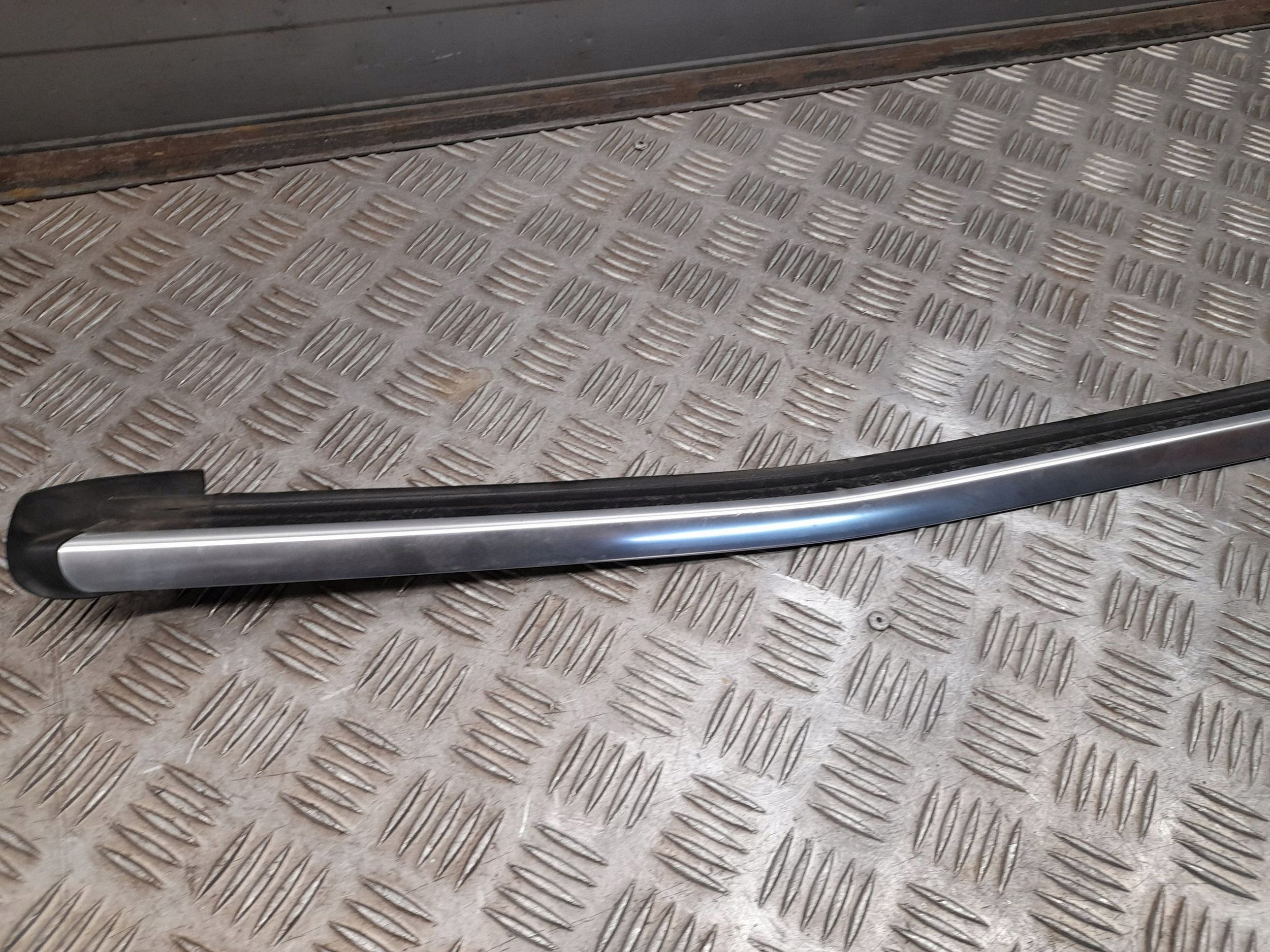 Mercedes-Benz GL X166 2013 Heckleiste rechts OEM A1666902280 image 4