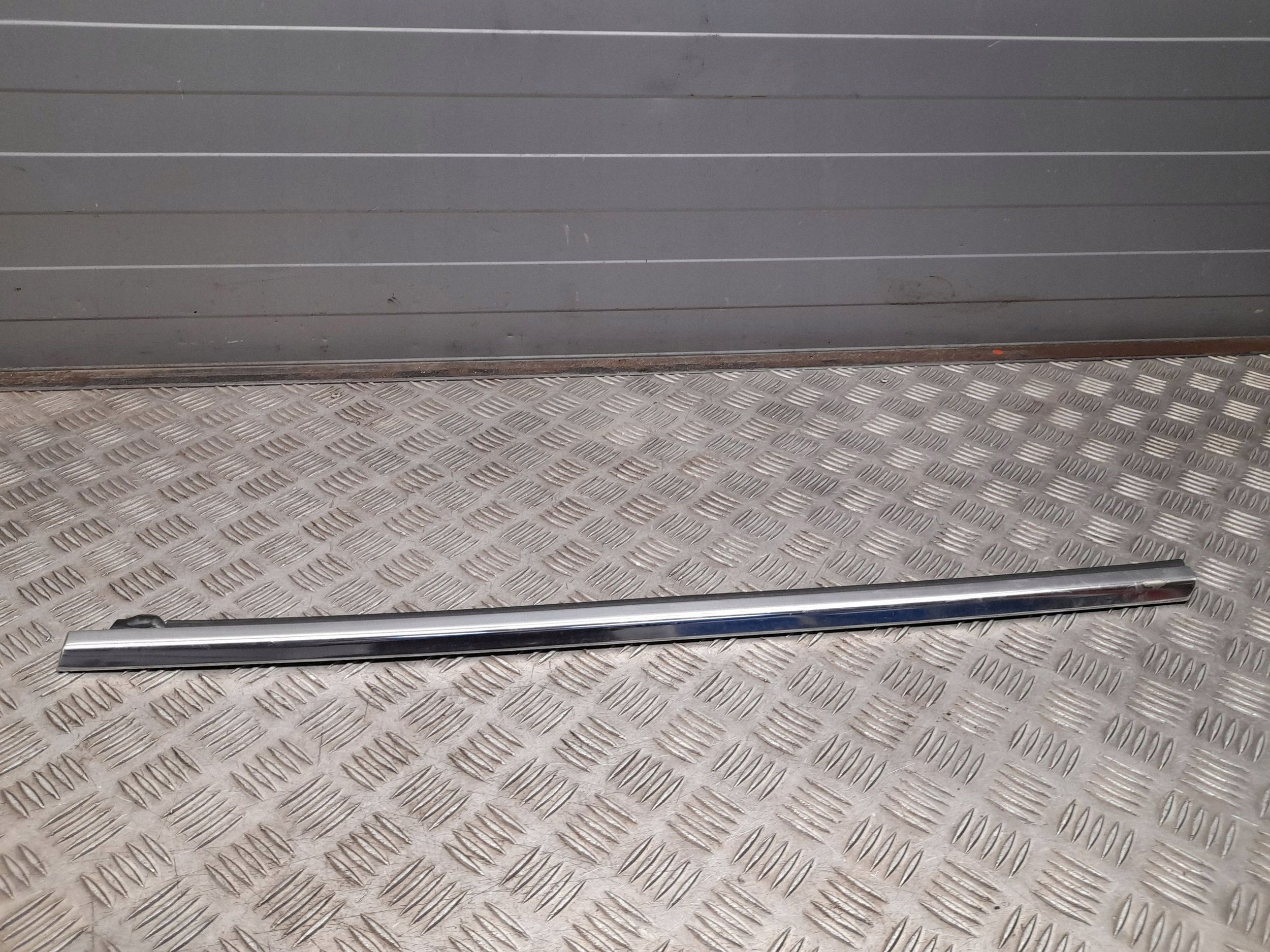 Liste vitre arrière droite Mercedes E A207 2015 image 2