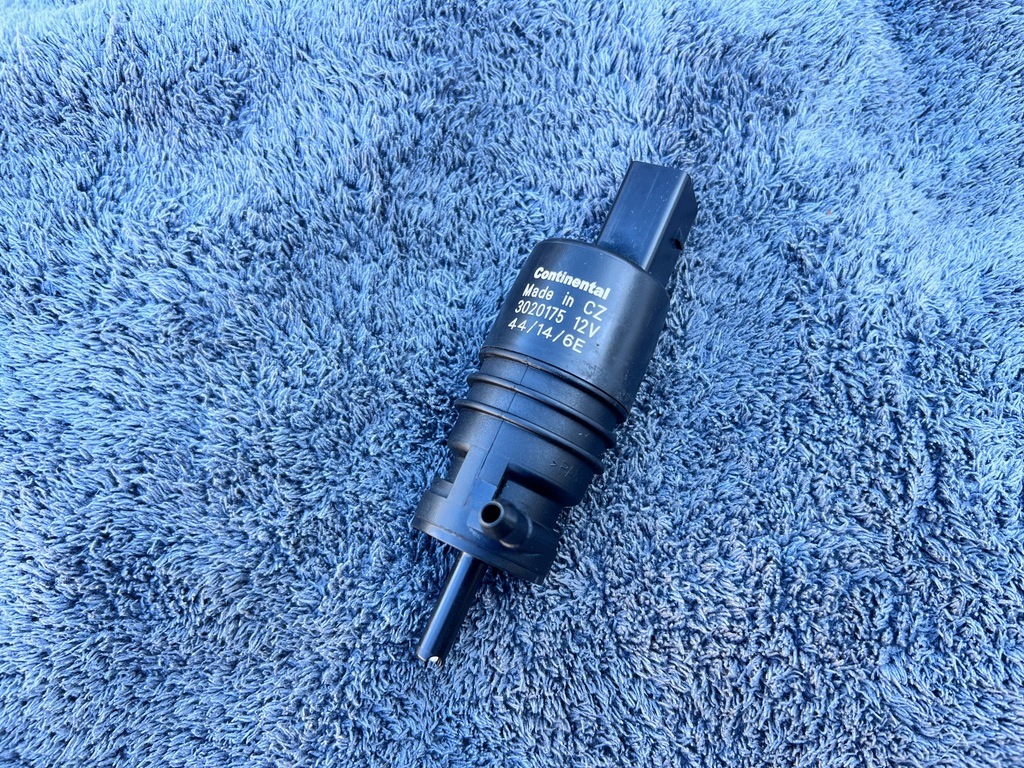 BMW X3 E83 Scheibenwaschpumpe 67128362154 image 2