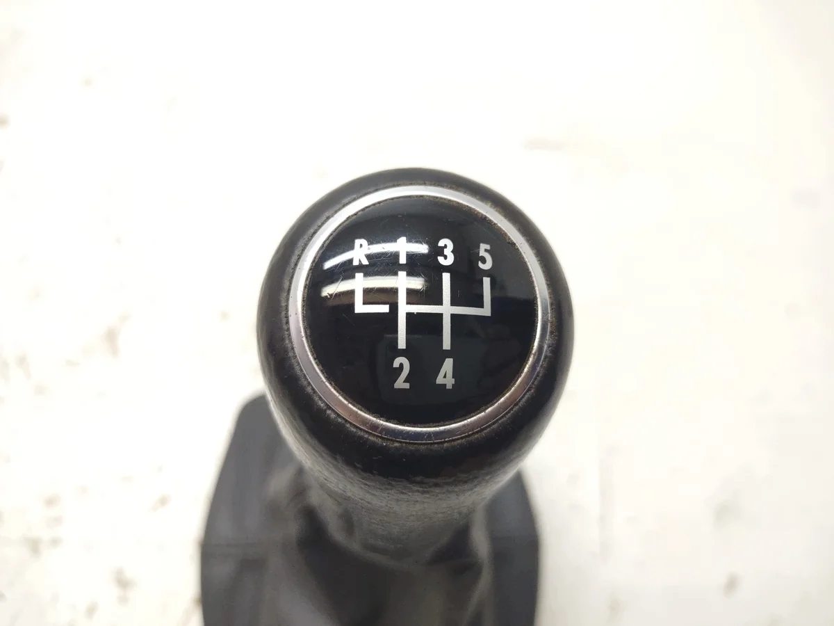 Vaihdekepin nuppi VW Polo 9N 6Q1711113F
