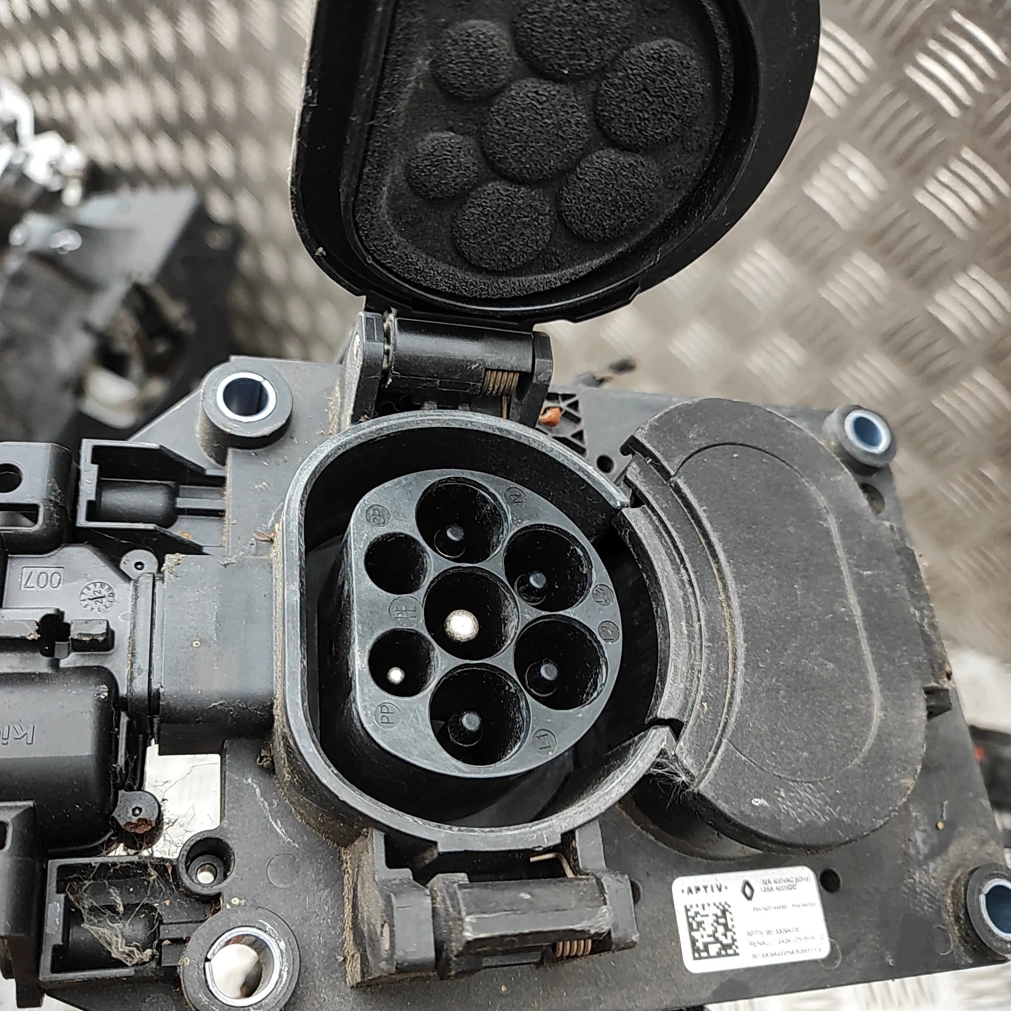 Cable Carga Renault Zoe 296956156R Usado image 8