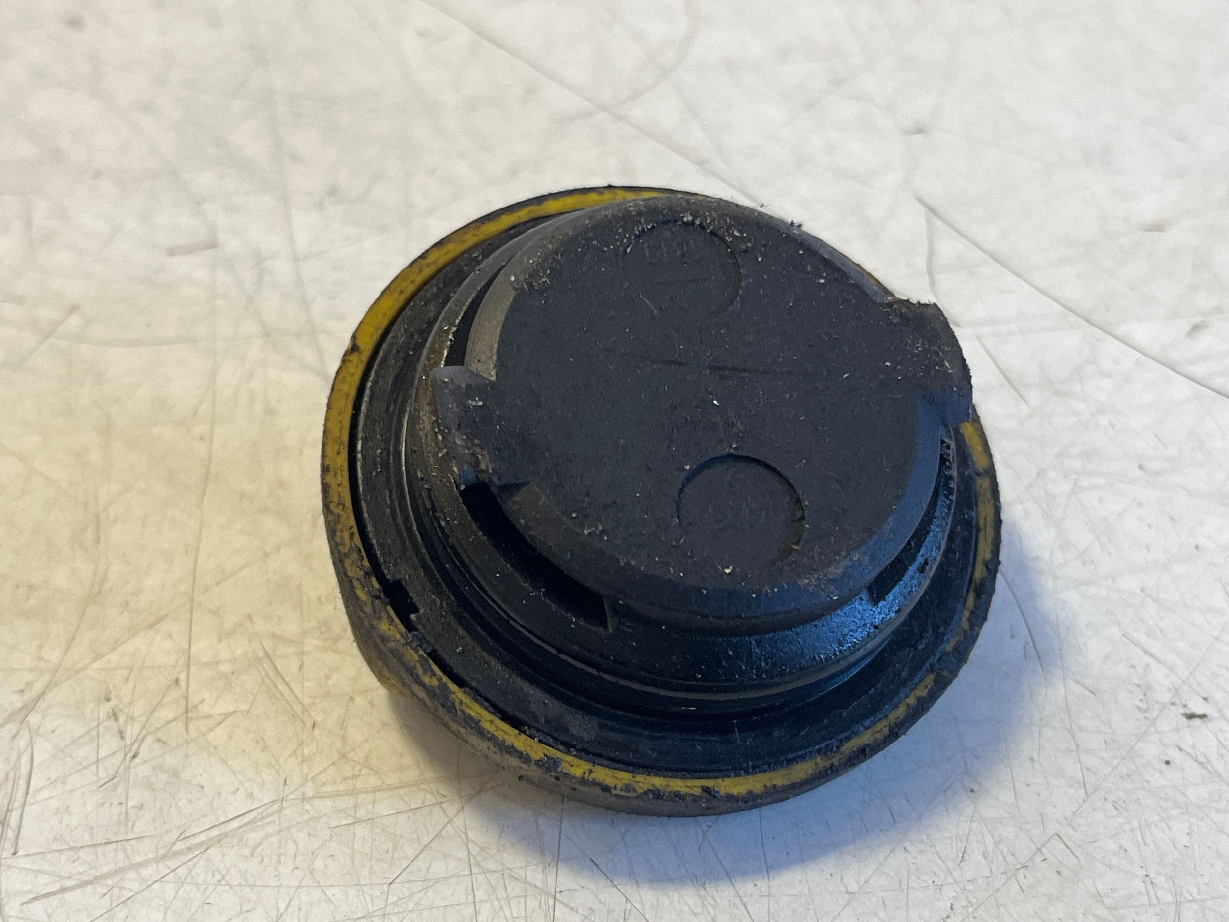 Opel Astra H öljyntäyttökorkki VAL322766