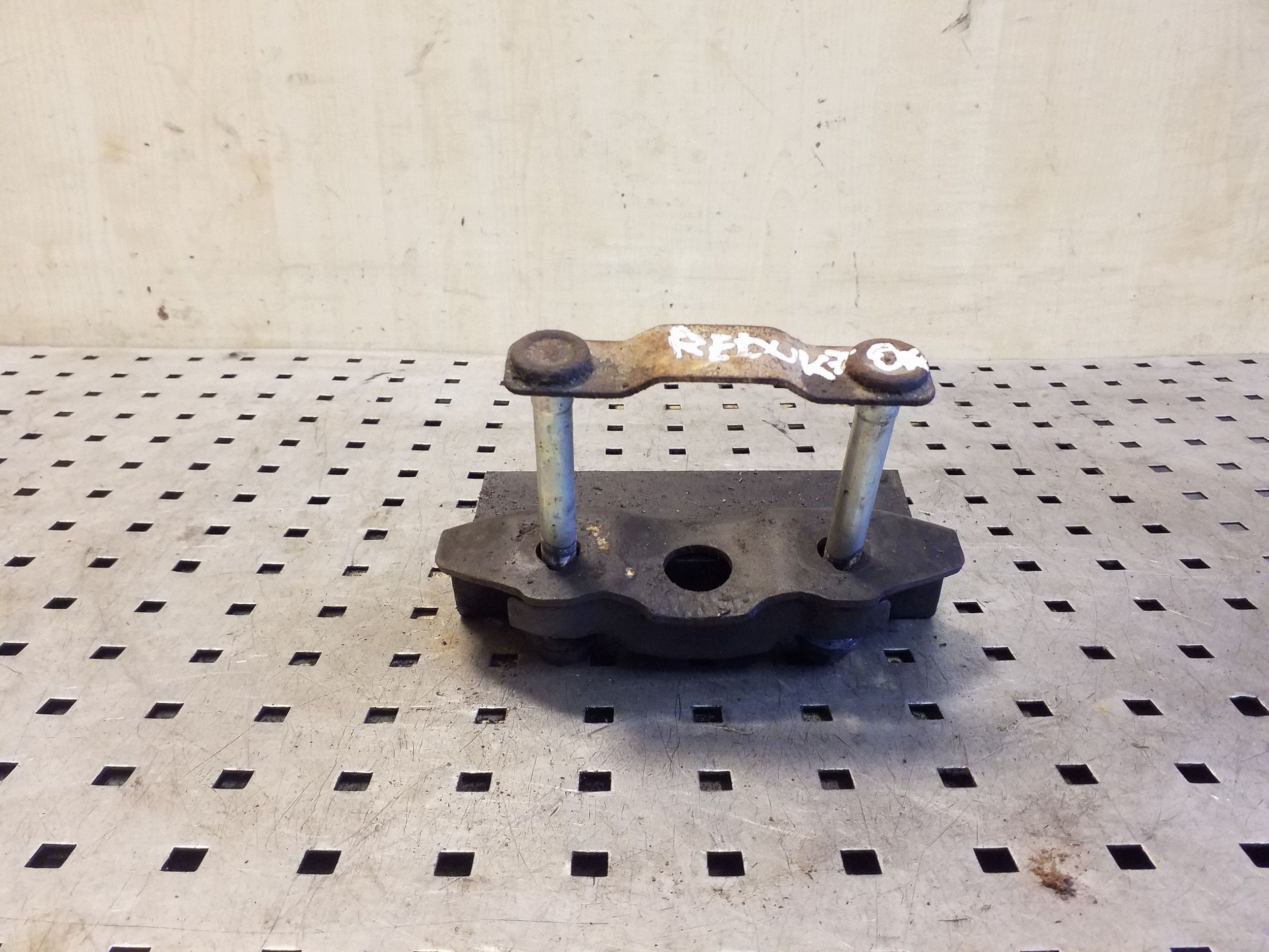 Subaru Outback Rear Differential Mount Used image 2