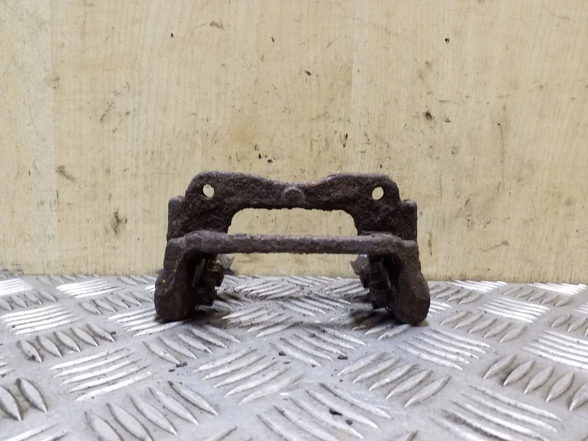 Toyota Corolla Verso AR10 Pinza Freno Posteriore Destra