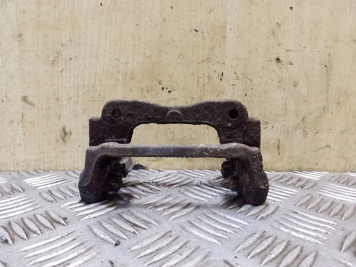 Toyota Corolla Verso AR10 Pinza Freno Posteriore Sinistra