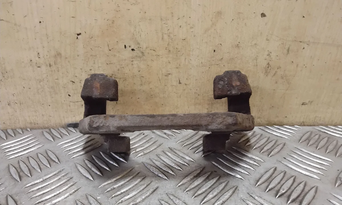 BMW X5 E53 Rear Brake Caliper Bracket Left image 3
