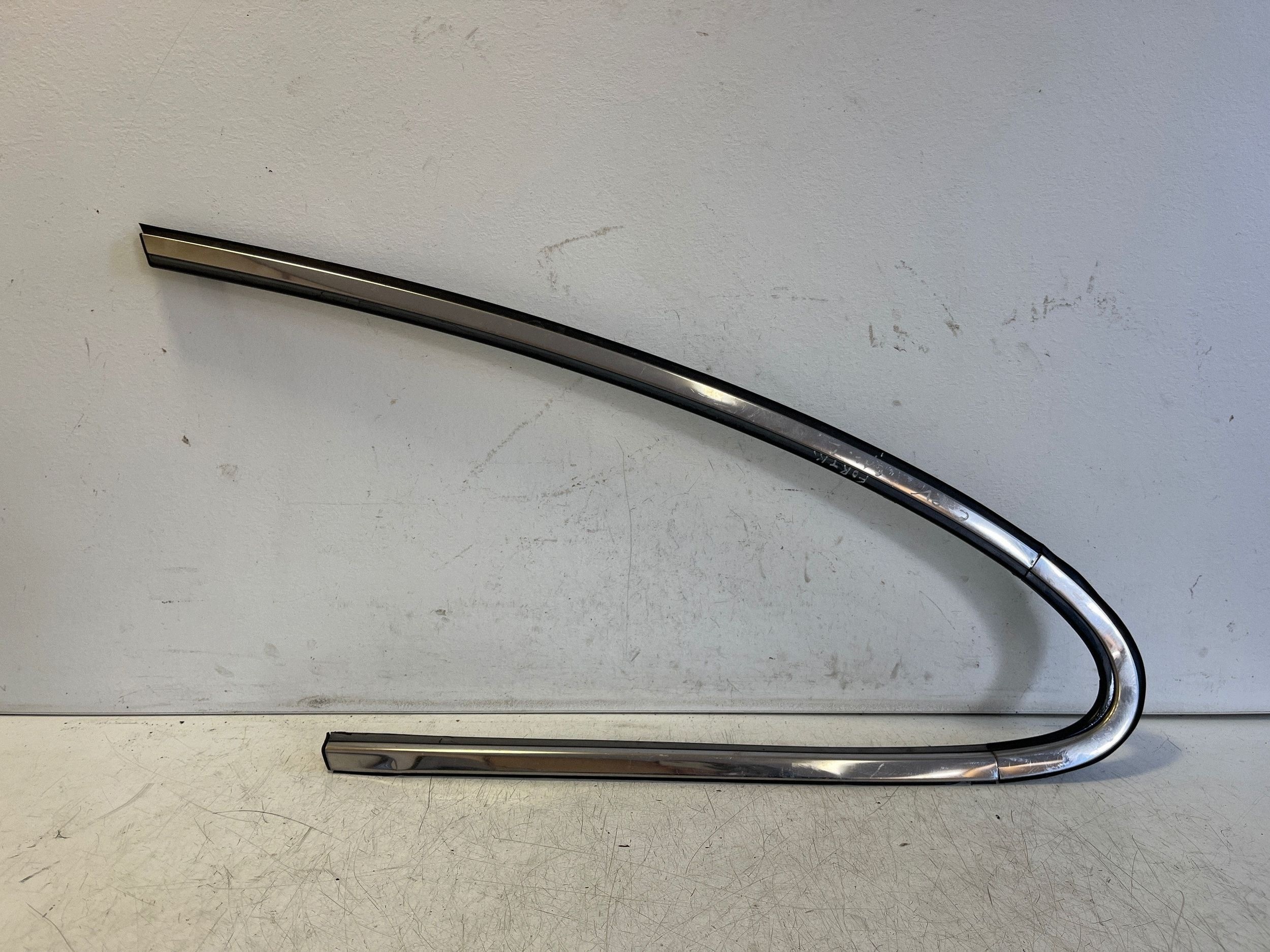 Honda CR-V Left Side Window Trim OEM VAL322994 image 2